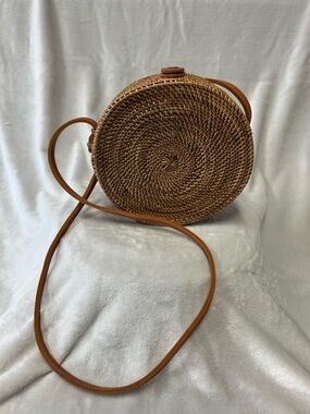Round Woven Crossbody Bag in Tan